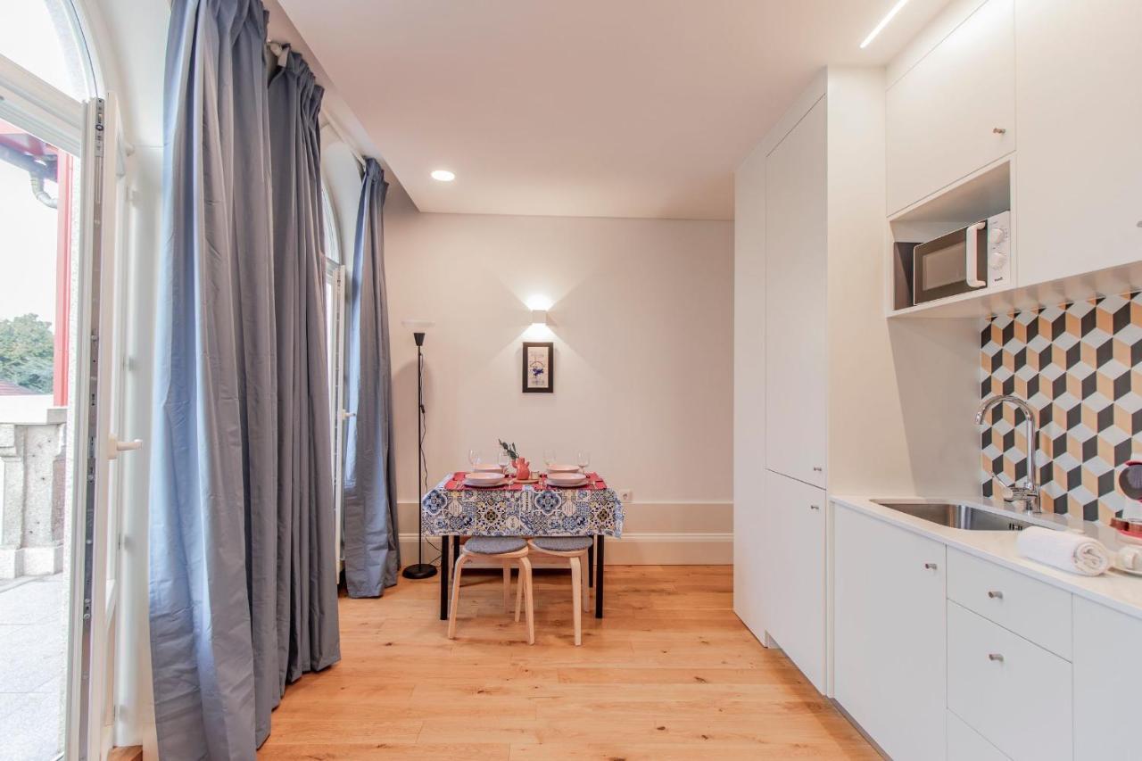 Sweet Studio Apartment W/ Big Balcony By Lovelystay Porto Exterior photo
