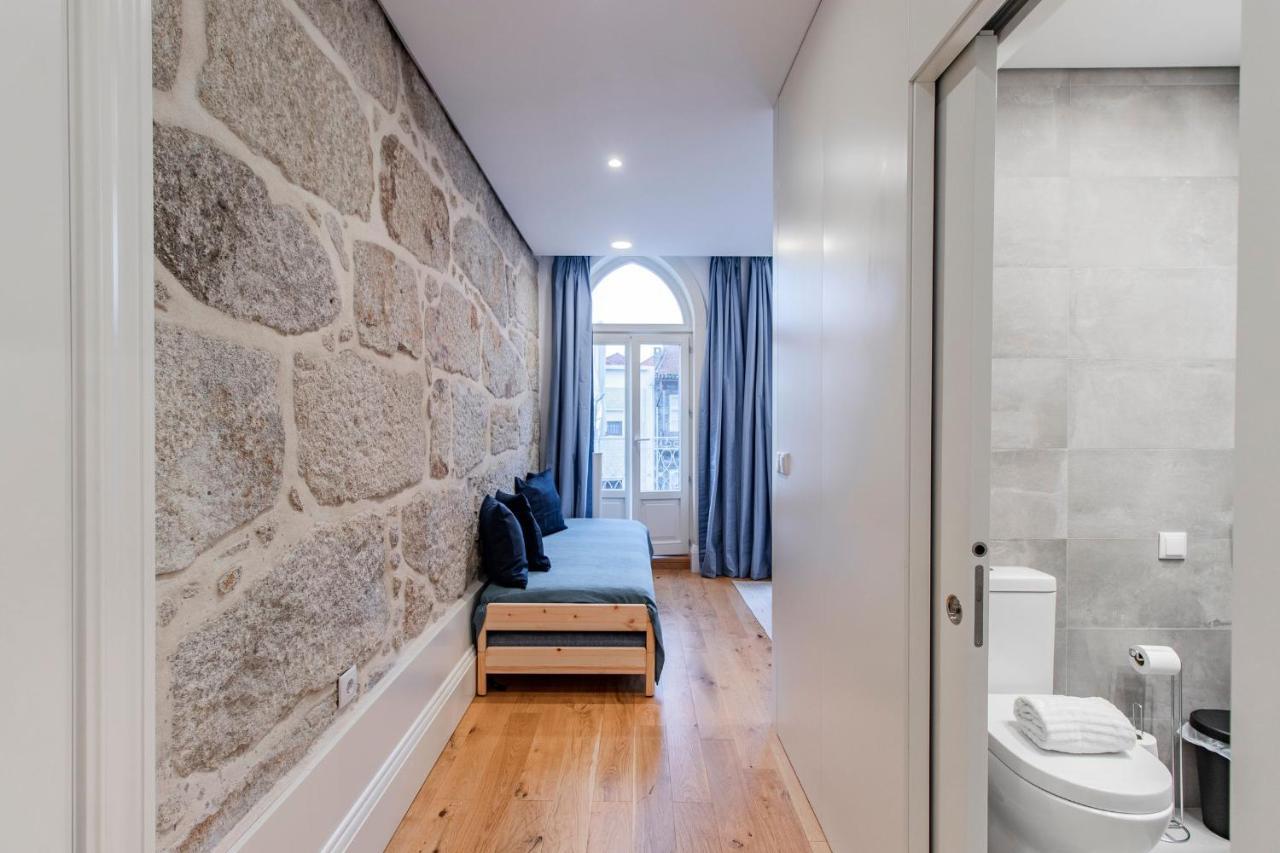 Sweet Studio Apartment W/ Big Balcony By Lovelystay Porto Exterior photo