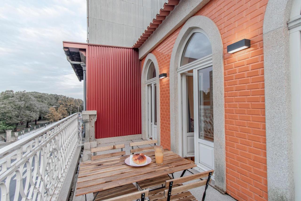 Sweet Studio Apartment W/ Big Balcony By Lovelystay Porto Exterior photo