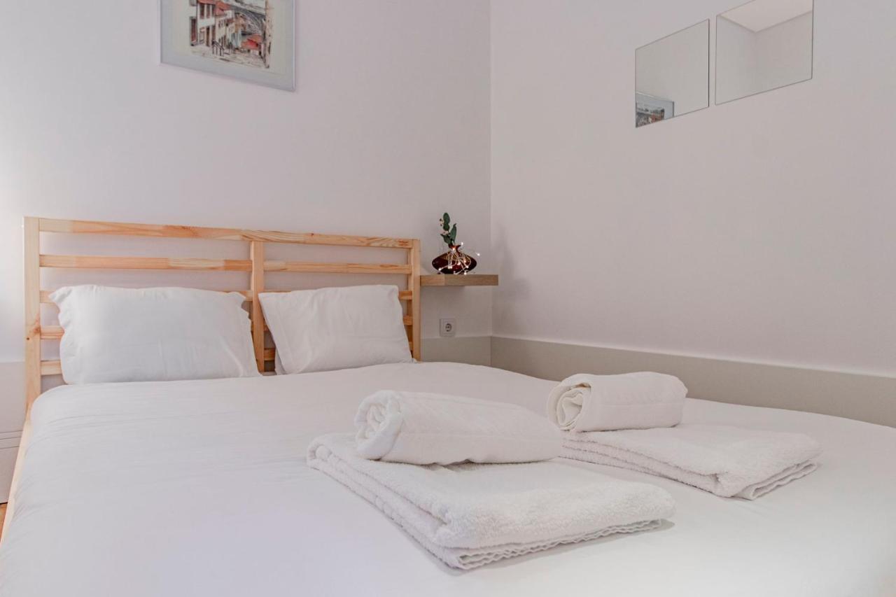 Sweet Studio Apartment W/ Big Balcony By Lovelystay Porto Exterior photo