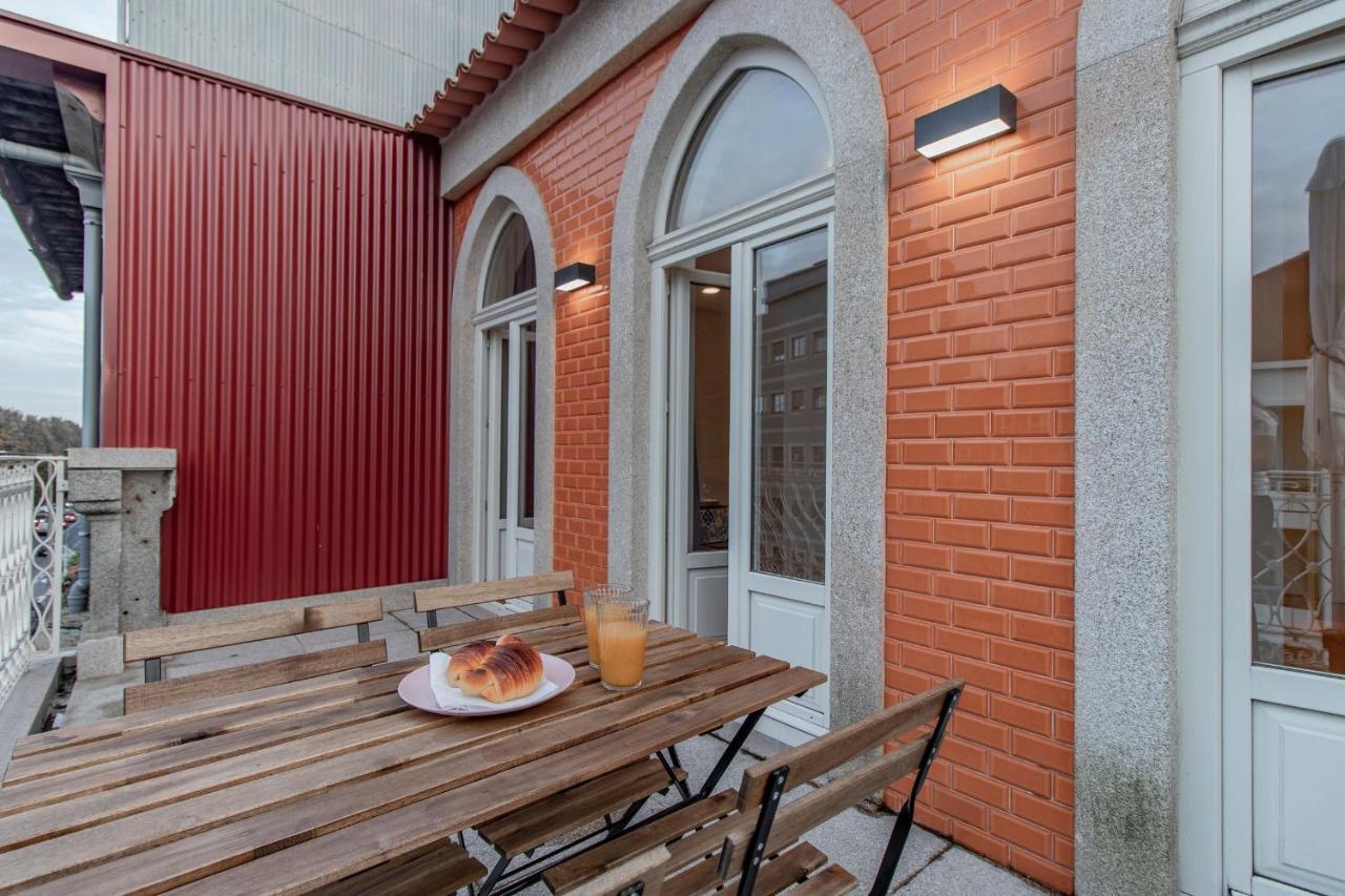 Sweet Studio Apartment W/ Big Balcony By Lovelystay Porto Exterior photo
